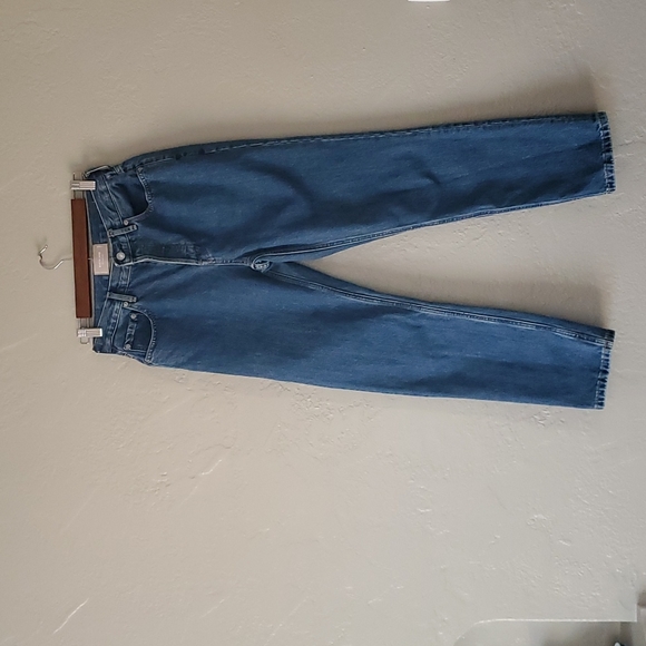 Everlane The '90s Cheeky Straight Jean in Medium Blue - Picture 3 of 12